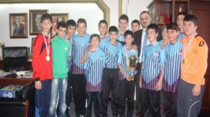 Başkan Saral, Şampiyon &Ouml;ğrencileri Ağırladı