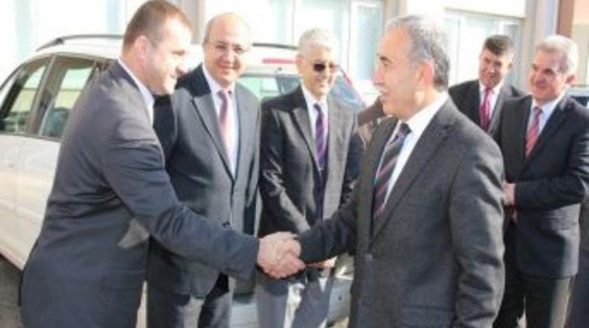 Vali B&uuml;y&uuml;k Tıp Fak&uuml;ltesini Gezdi