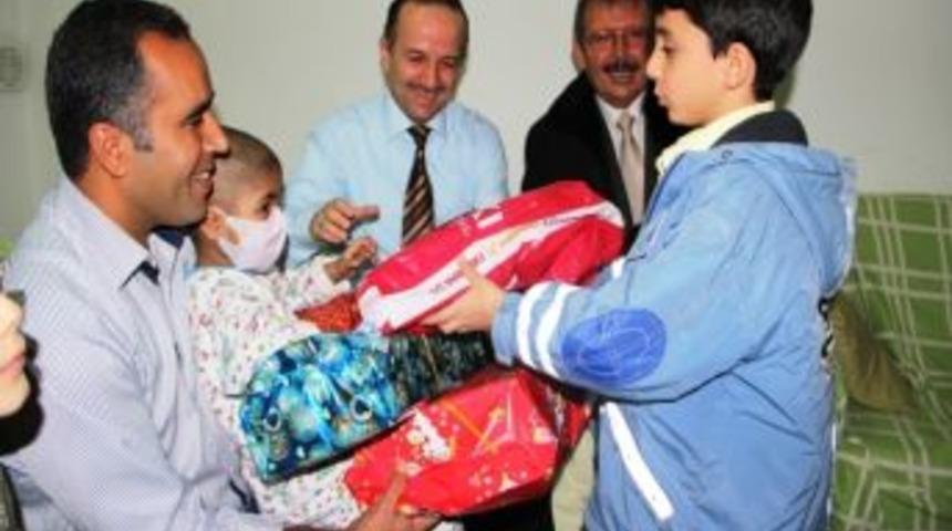 &Ouml;ğrenciler, L&ouml;semi Hastası Nisa&rsquo;yı Ziyaret Ettiler