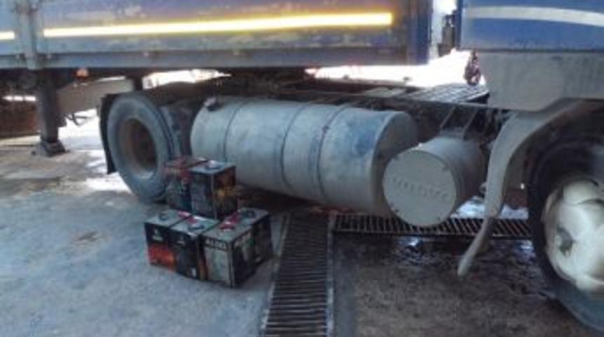 Jandarmadan Ka&ccedil;ak Akaryakıt Operasyonu