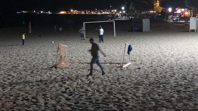 Üzerine kale direği devrilen çocuk yaralandı