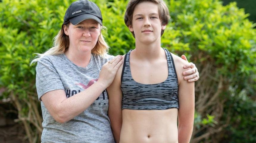 15 yaşındaki erkek öğrenci okula sütyenle gitti