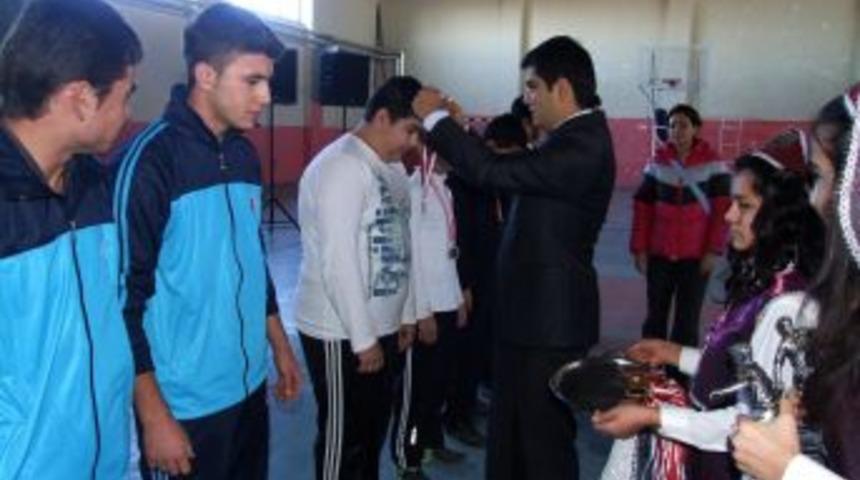 Boğazlıyan&rsquo;da Dereceye Giren &Ouml;ğrenciler &Ouml;d&uuml;llendirildi