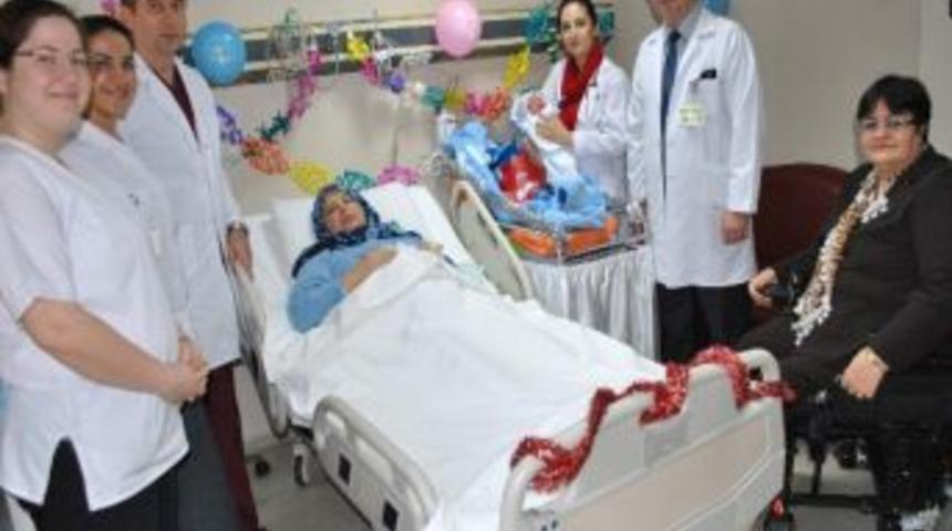 Manisa'da Engelli &Ccedil;iftin &Ccedil;ocuk Sevinci