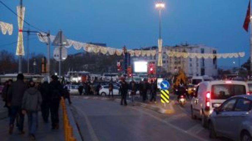 Taksim&rsquo;de Yılbaşı Hazırlıkları Başladı
