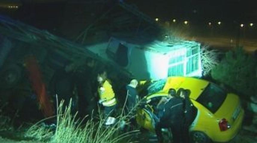 Ankara'da Kaza: 2&rsquo;si Ağır, 5 Yaralı