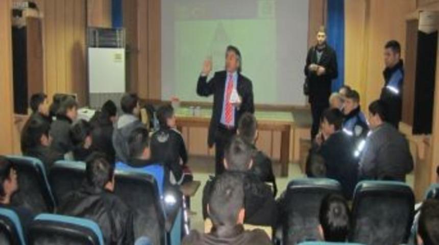 &Ouml;demiş'te "uyuşturucu Ve Bağımlılık" Konulu Konferans D&uuml;zenlendi