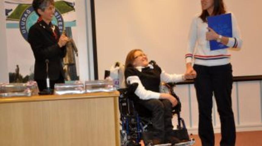 Uludağ &Uuml;niversitesi Yardım G&ouml;n&uuml;ll&uuml;lerini &Ouml;d&uuml;llendirdi