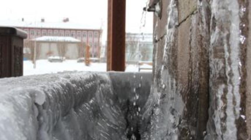 Doğu Anadolu&rsquo;da Soğuk Hava Etkisin S&uuml;rd&uuml;r&uuml;yor