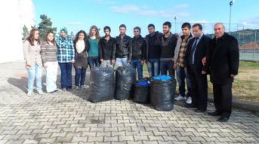 &Uuml;niversite &ouml;ğrencileri mavi kapak topladı