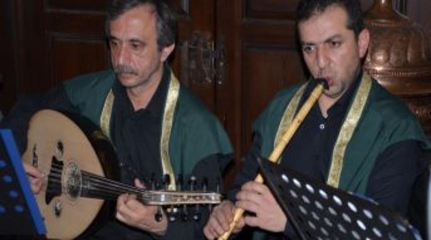 Her Cuma Tasavvuf I&ccedil;in Buluşuyorlar