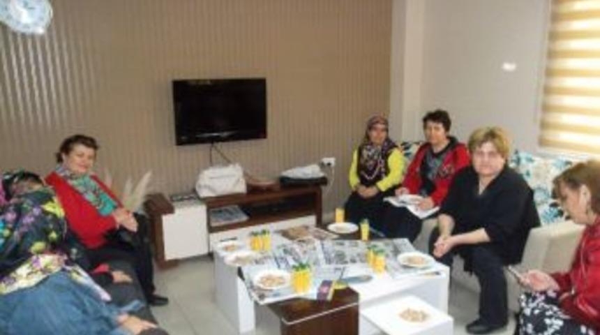 İzmit'te İki Bin Kadın "g&uuml;n"de Buluştu