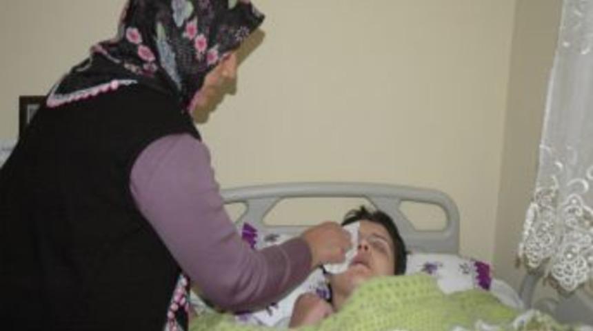 Baş Ağrısıyla Gittiği Hastanede Fel&ccedil; Ge&ccedil;iren Gen&ccedil; Kızın Ailesi Yardım Bekliyor