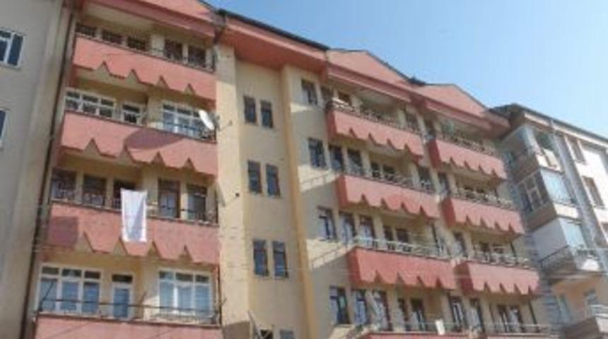 Anten D&uuml;zeltmeye &Ccedil;ıktı &Ccedil;atıdan D&uuml;şerek Hayatını Kaybetti