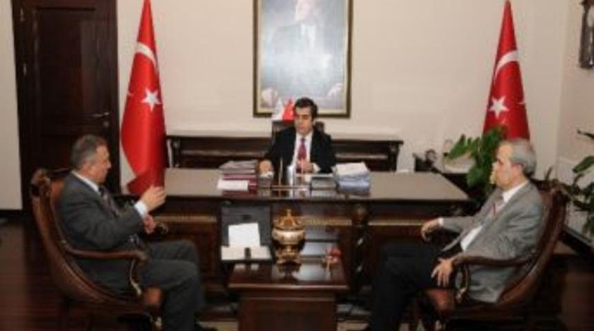 Kent Konseyi Y&ouml;netiminden Vali D&uuml;zg&uuml;n&rsquo;e Ziyaret