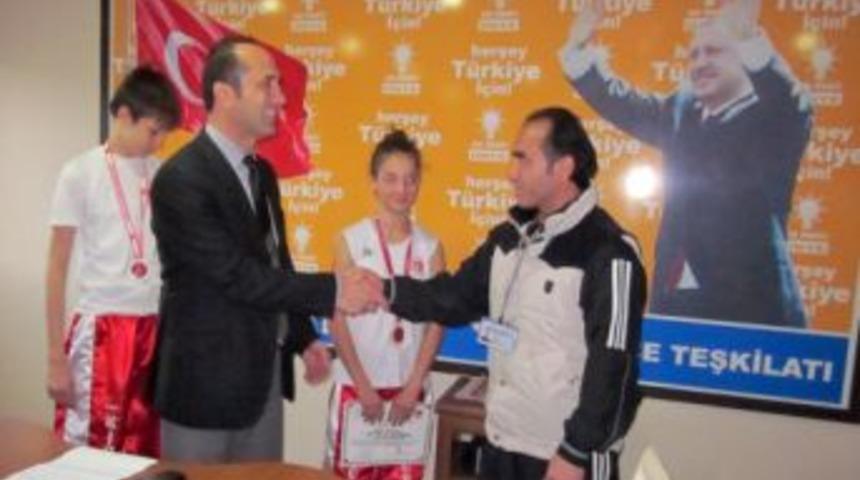 &Uuml;nye&rsquo;ye 1. Ve 3.&rsquo;l&uuml;k Madalyası Getirdiler