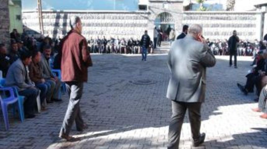 Şerafettin El&ccedil;i I&ccedil;in Toprağa Verileceği Cizre'de Son Hazırlıklar Tamamlandı