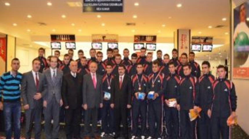 Bowling Turnuvası İlgi G&ouml;rd&uuml;