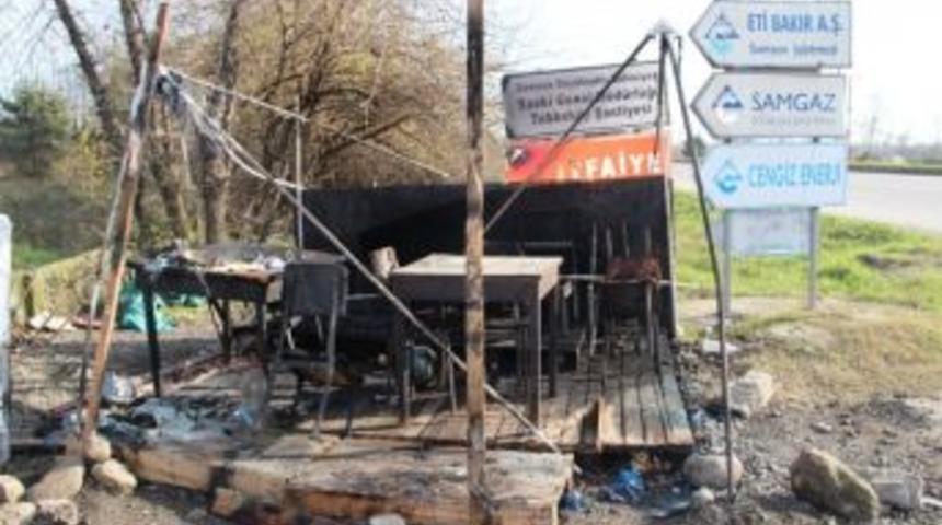 Eylem &Ccedil;adırını Ateşe Verdiler