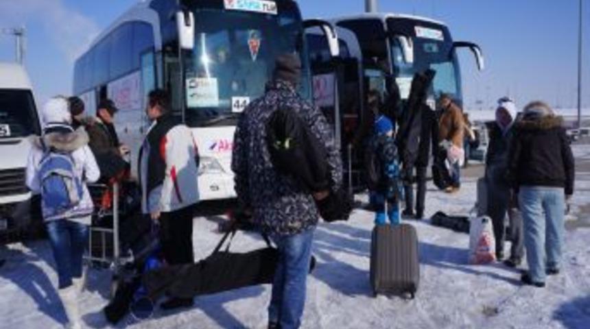 Paland&ouml;ken'e Sezonun Ilk Turist Kafilesi Geldi