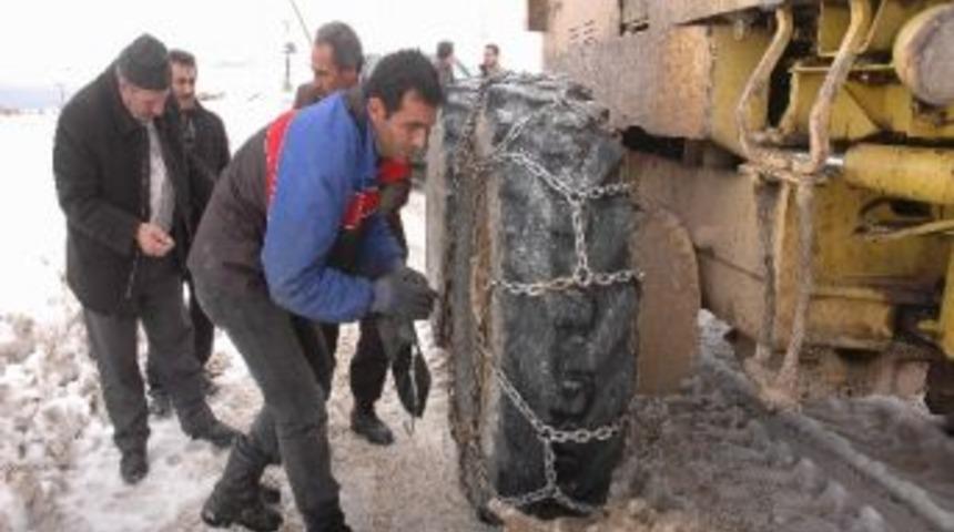 Van'da 2 Bin 500 Rakımda Karla M&uuml;cadele &Ccedil;alışmaları