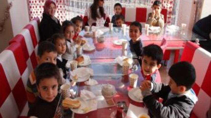 Anaokulu &Ouml;ğrencileri Kahvaltıda Bir Araya Geldi