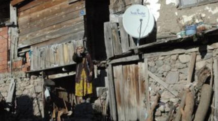 Sındırgı Belediyesi'nden Azize Nineye Destek