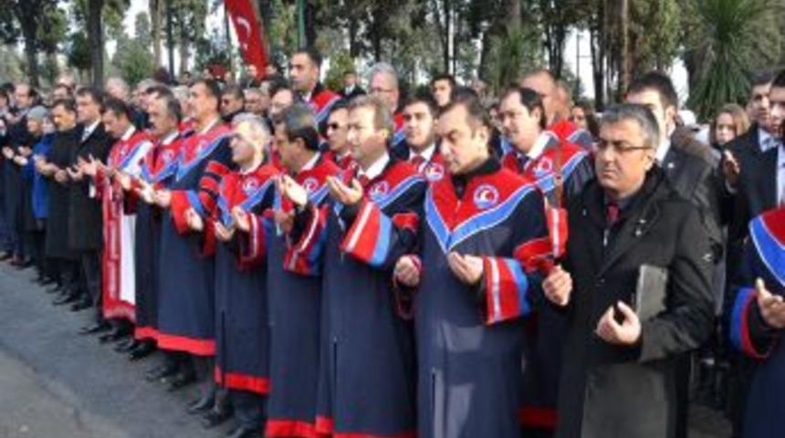 Mehmet Akif Ersoy &Uuml;niversitesi, Şairi Mezarı Başında Andı