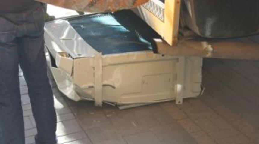 Ayağına 7 Metreden 100 Kiloluk Klima D&uuml;şt&uuml;