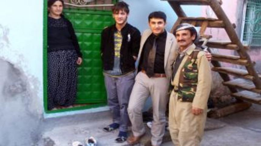 Şırnak Gen&ccedil;lik Spor M&uuml;d&uuml;r&uuml;&rsquo;nden Engelli Atletizmcinin Evine Ziyaret