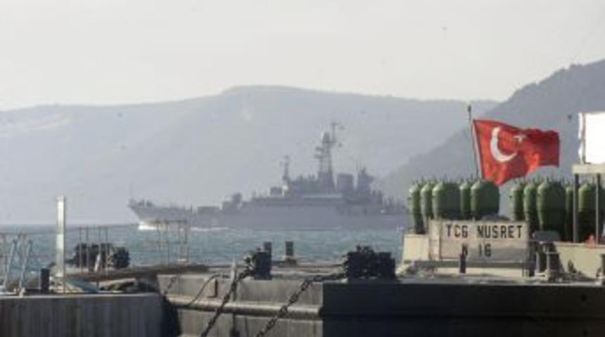 Rus Savaş Gemileri &Ccedil;anakkale Boğazı'ndan Ge&ccedil;ti