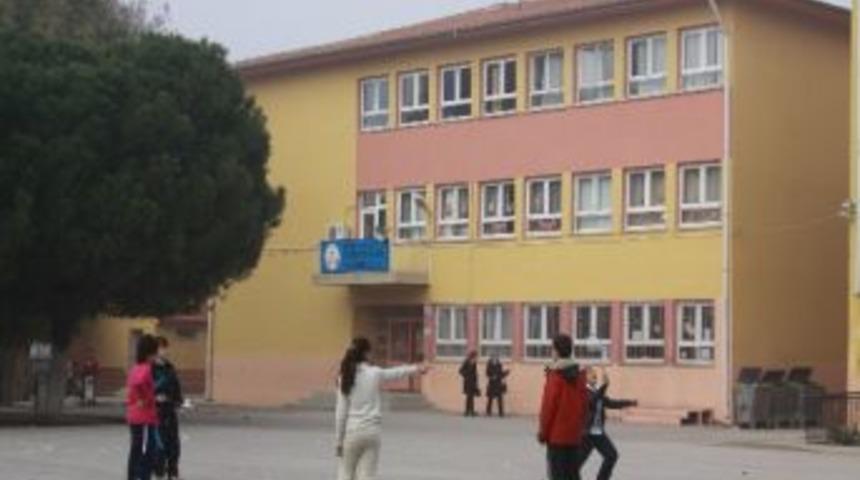 Depreme Dayanıksız &Ccedil;ıkan Okul Yıkılıyor
