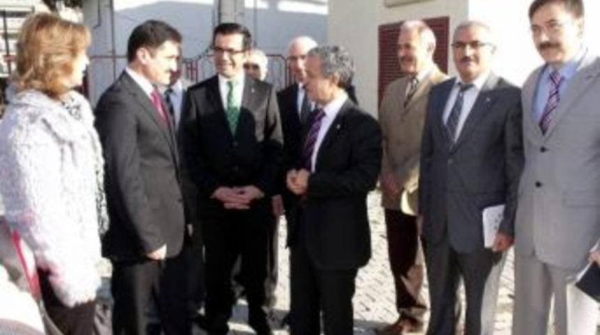 Milletvekili Yurttaş, Salihli &Ouml;ğretmenevi&rsquo;ni Ziyaret Etti