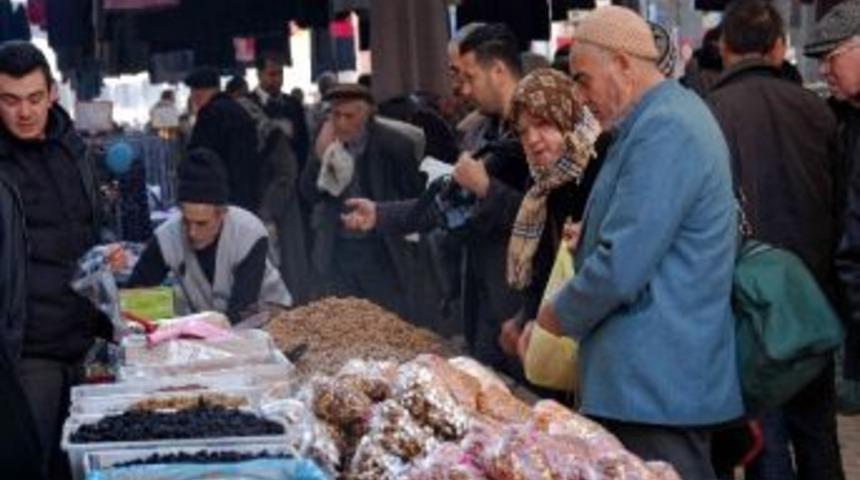 Simavlı Kuruyemiş&ccedil;i Erken Bayram Etti