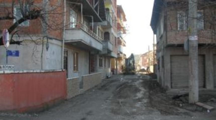 Akyazı&rsquo;nın Alt Yapı &Ccedil;alışmaları Hızla Devam Ediyor