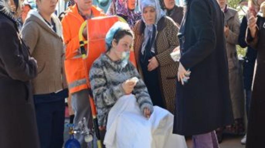 Eşi, Sobadan Zehirlenen Talip &Ouml;ğretmeni Sedye Ile Son Yolculuğuna Uğurladı