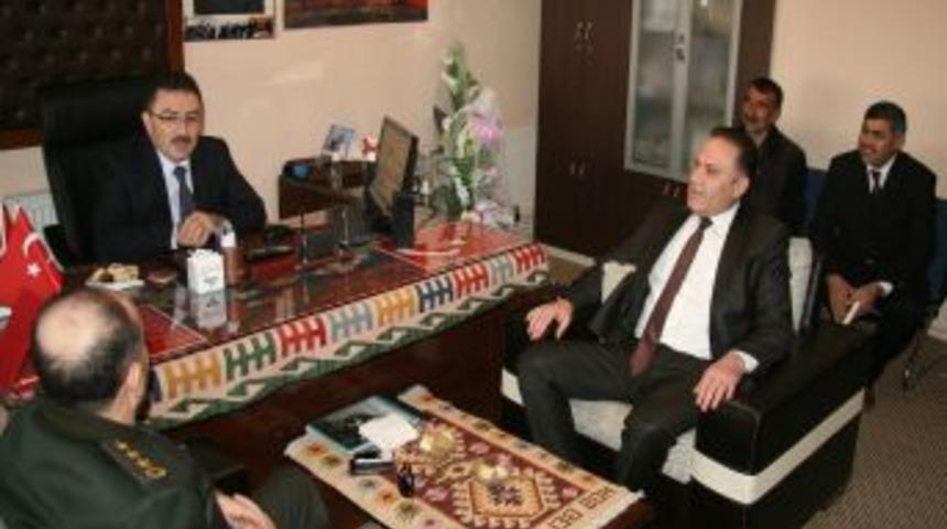 Aksaray Valisi Selami Altınok, Şehit Aileleri Derneği&rsquo;ni Ziyaret Etti