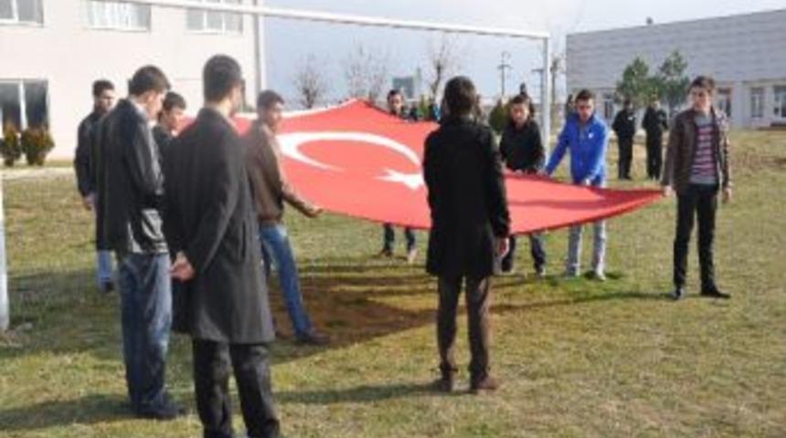 Kl&uuml; &Ouml;ğrencileri Ersoy&rsquo;u Andı