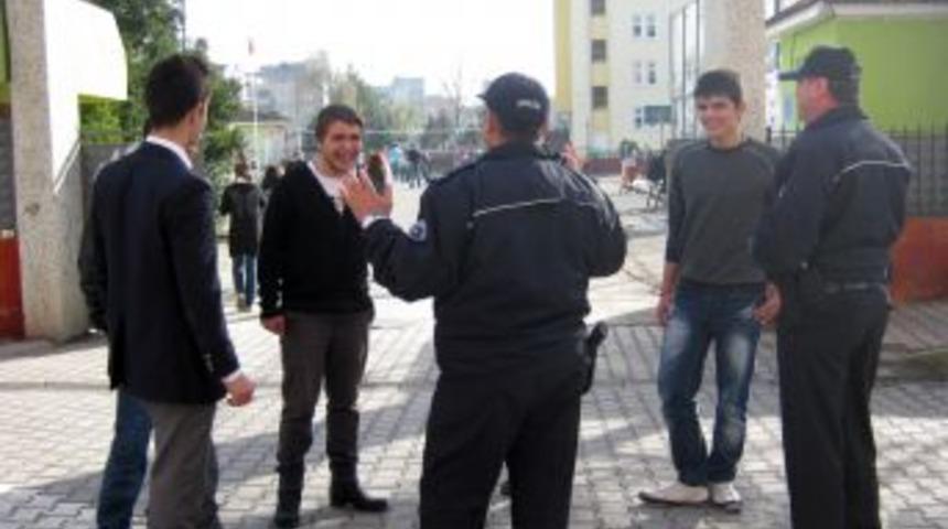 Terme Emniyeti, Okul &Ouml;nlerinde Sigara Satanlara Savaş A&ccedil;tı