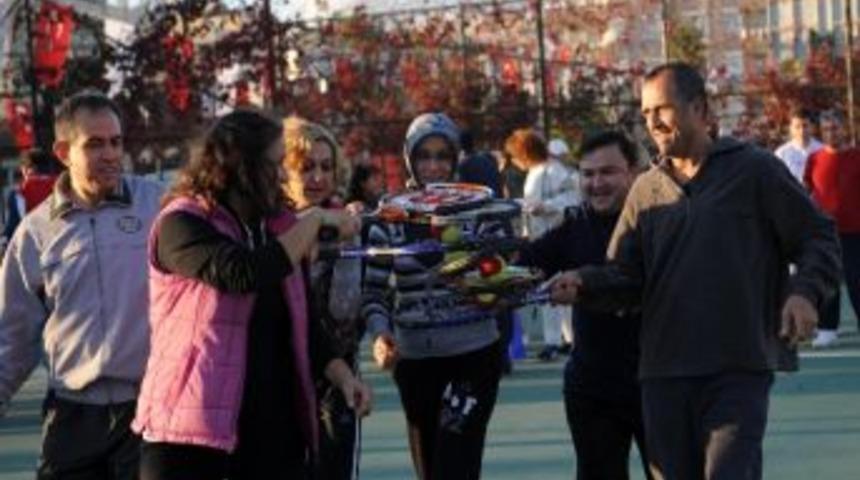 B&uuml;y&uuml;kşehir&rsquo;den Yetişkinlere Tenis Kursu