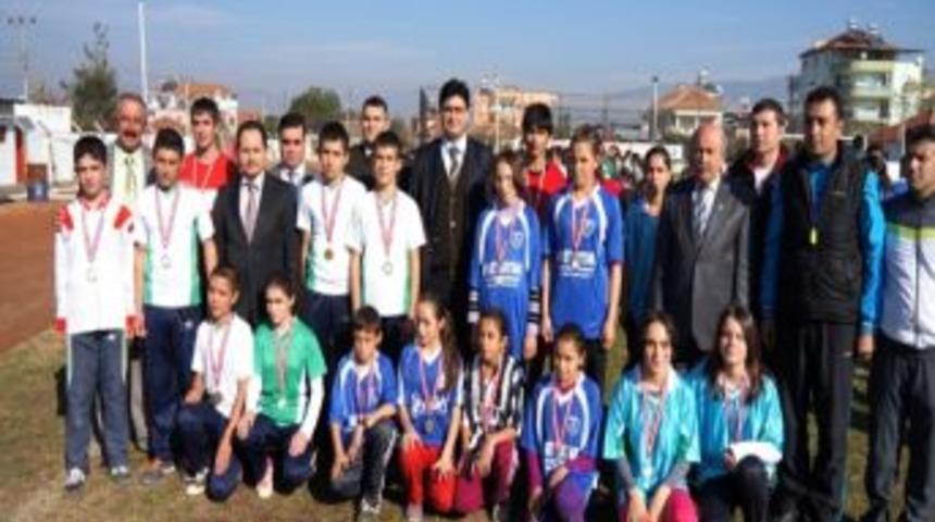 Sarıg&ouml;l&rsquo;de &Ouml;ğrenciler Atat&uuml;rk İ&ccedil;in Koştu