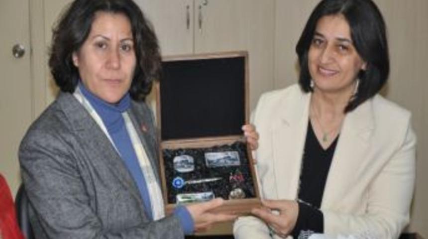 Manisa Kadın Meclisi Chp Milletvekili &Ouml;z&rsquo;&uuml; Ağırladı