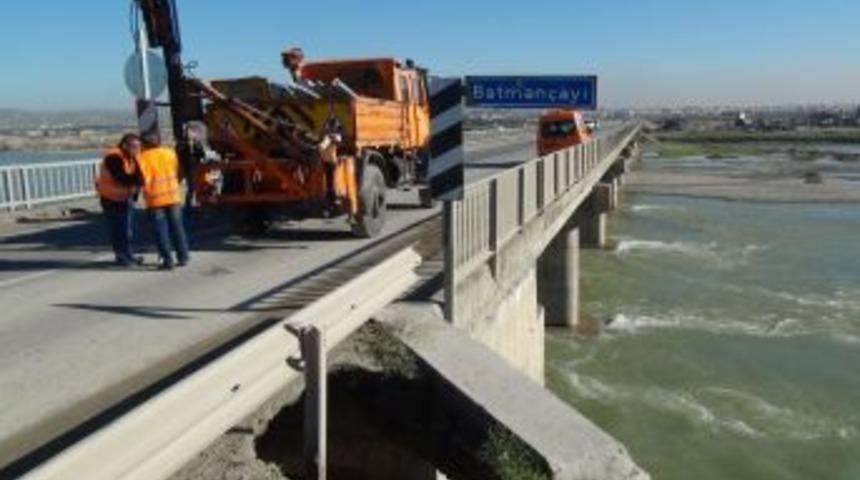 Y&uuml;kselen Su Nedeniyle K&ouml;pr&uuml;n&uuml;n Yaklaşım Dolgusu &Ccedil;&ouml;kt&uuml;
