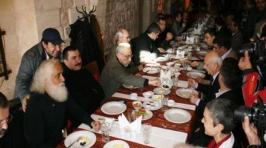 Bir Grup Sanat&ccedil;ı, Aydın Ve Siyaset&ccedil;i, Uludere'de Incelemelerde Bulunacak