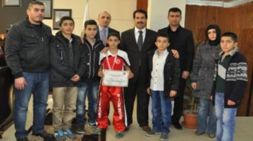 Başkan Yaman Başarılı Sporcuyu Kutladı