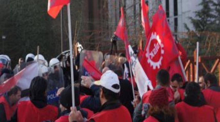 Asgari &Uuml;cret Toplantısına Katılmak Isteyen Gruba M&uuml;dahale Edildi