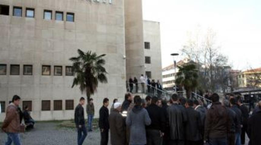 Pazarcılar, Belediyeye &Ouml;dedikleri Katkı Parasını Mahkemeye Taşıdı