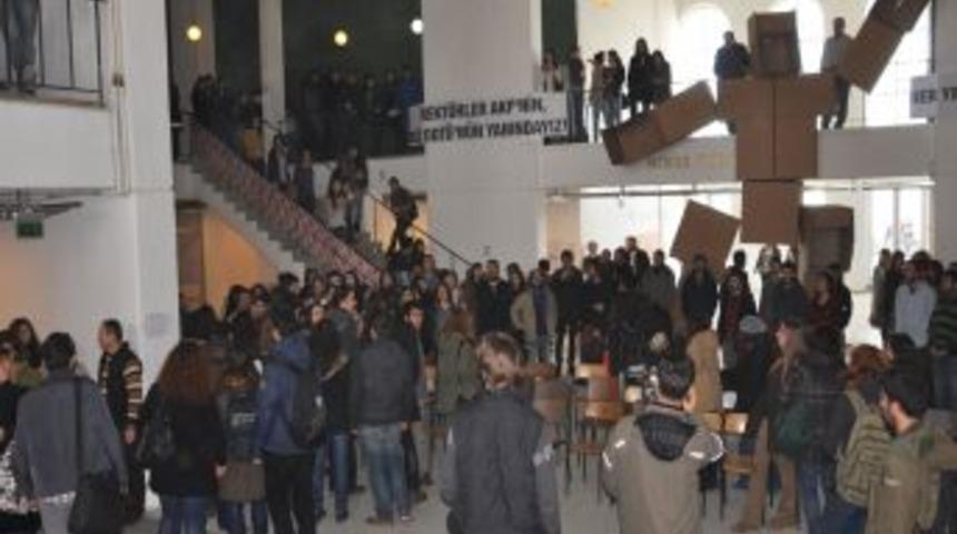 ODT&Uuml;&rsquo;de Yaşananları Kınayan Rekt&ouml;r&uuml; Protesto Ettiler