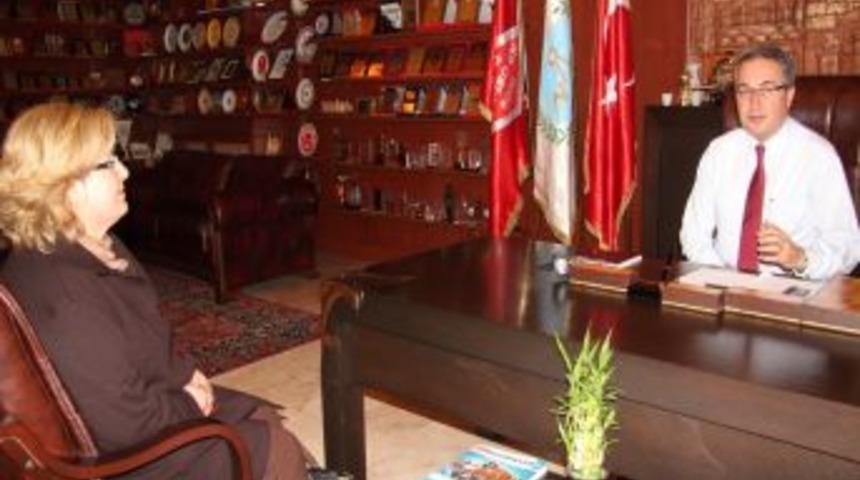 Emekli Bankacının A&ccedil;tığı At&ouml;lye, Eşinden Ayrılan Kadınlara Iş Kapısı Oldu