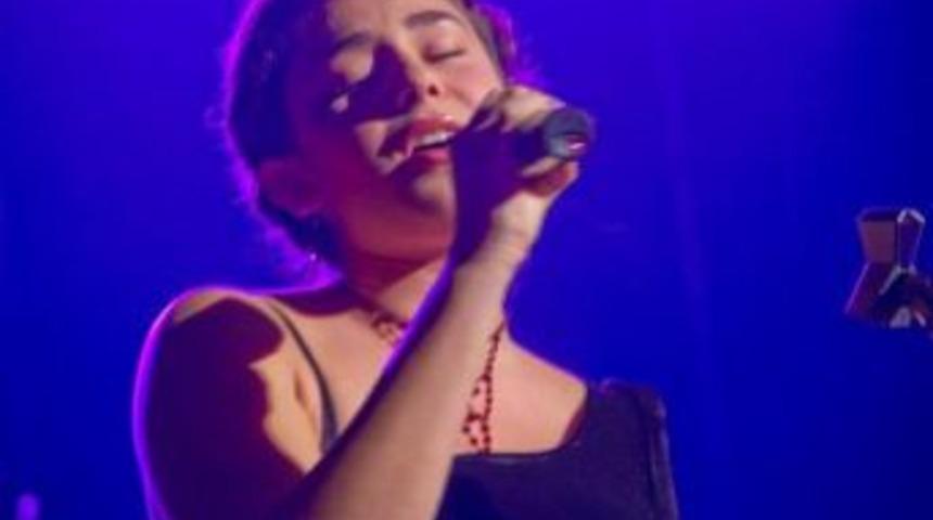 Gen&ccedil; &lsquo;Beste&rsquo; den İngilizce resital